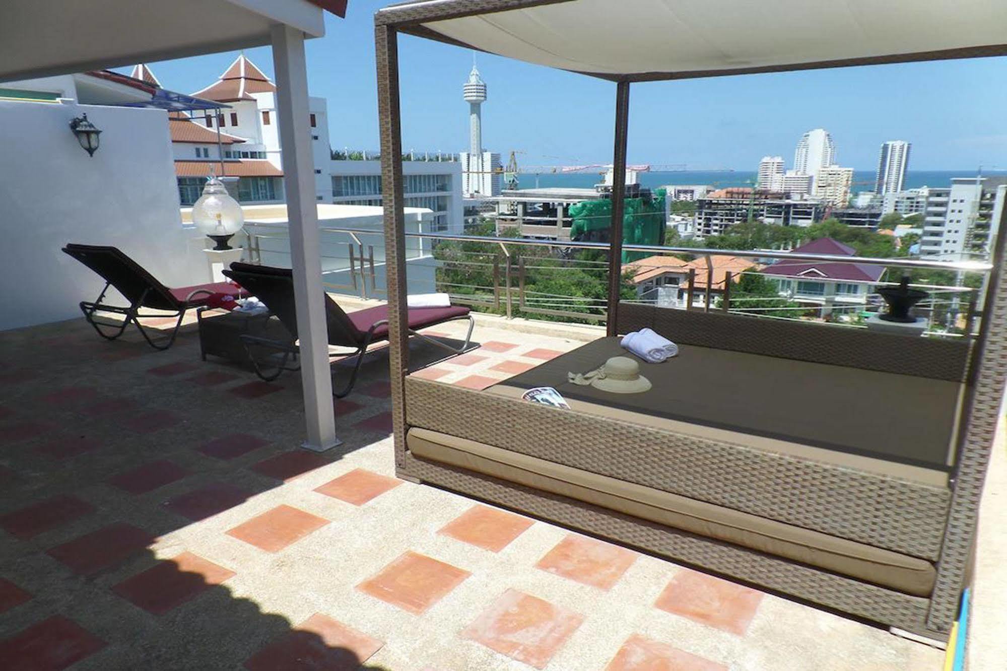 Westbury Residence Pattaya Exterior photo